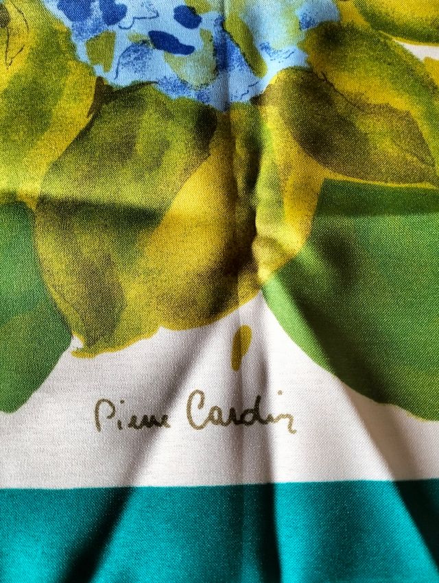 Oferta!Pañuelo estampado Pierre Cardin