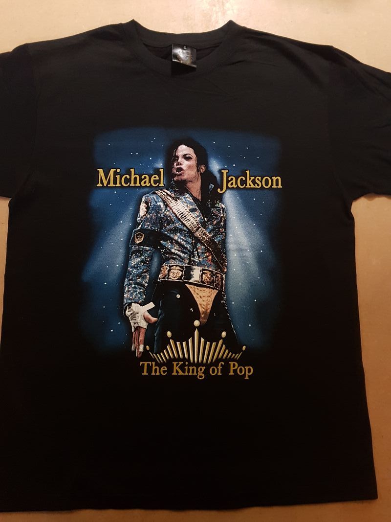 Michael Jackson y su camisa blanca en El Bad Tour, image size:800x1067