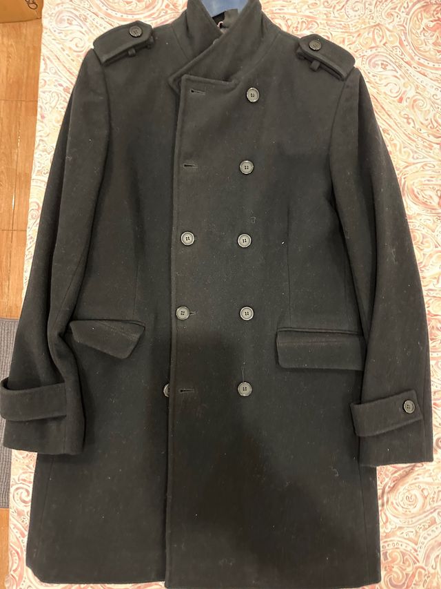 Abrigo clásico color negro