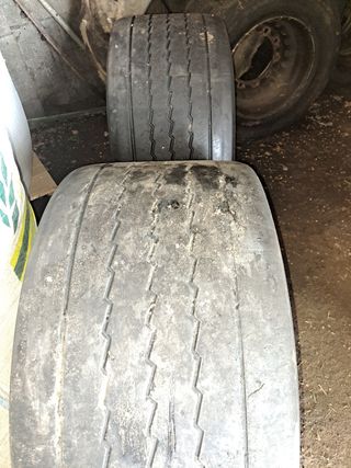 Se venden ruedas con llantas