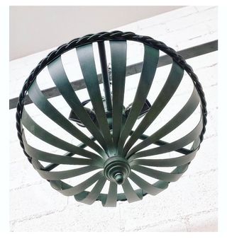 Lámpara de forja verde de corte medieval