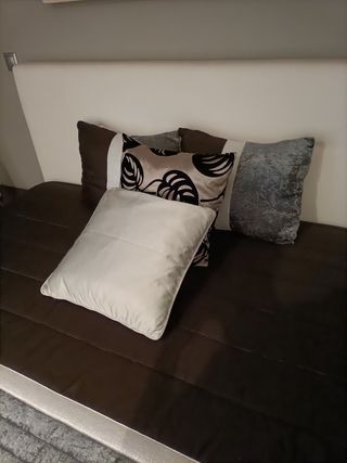 Edradon com almofadas