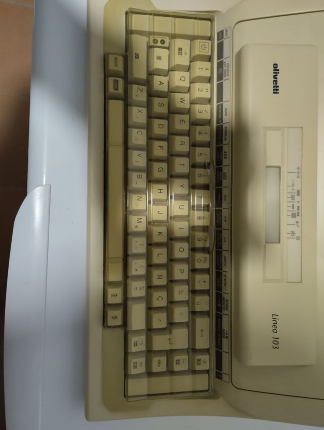 MAQUINA DE ESCRIBIR ELECTRICA OLIVETTI