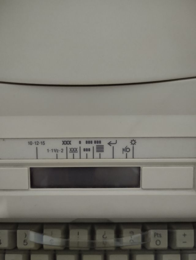 MAQUINA DE ESCRIBIR ELECTRICA OLIVETTI