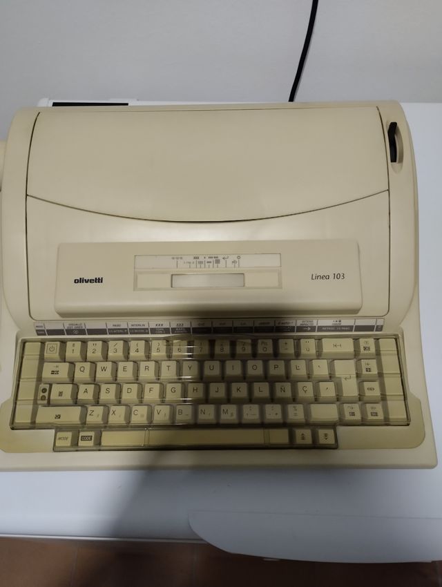 MAQUINA DE ESCRIBIR ELECTRICA OLIVETTI
