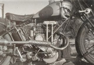 Fotografía antigua motocicleta New Hudson