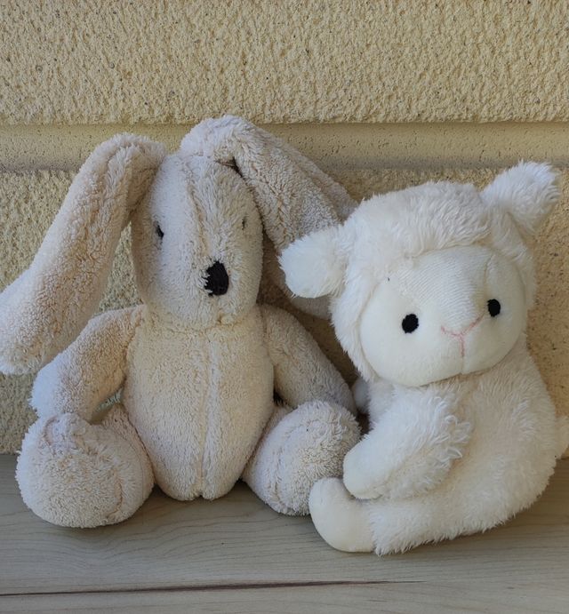 Peluches Conejo Oso y Unicornio