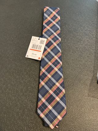 Corbatas a estrenar 5€ cada unidad