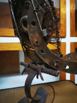 Escultura hierro. Pajaro. Artesanal