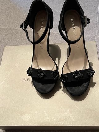 sandalias terciopelo tacón alto