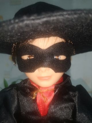 Lucas reedición vestido de "El Zorro" artesanal