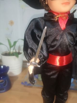 Lucas reedición vestido de "El Zorro" artesanal