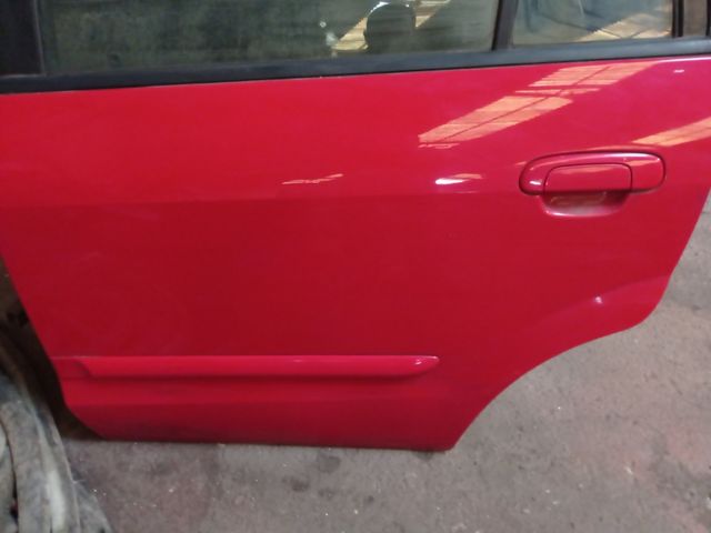 Puerta trasera mazda premacy
