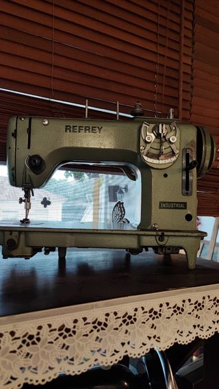 MAQUINA DE COSER ANTIGUA