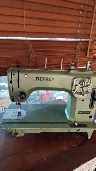 MAQUINA DE COSER ANTIGUA