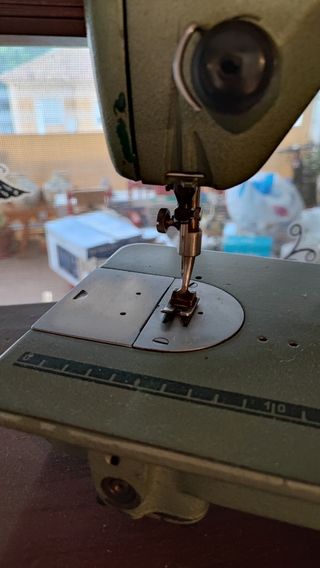 MAQUINA DE COSER ANTIGUA