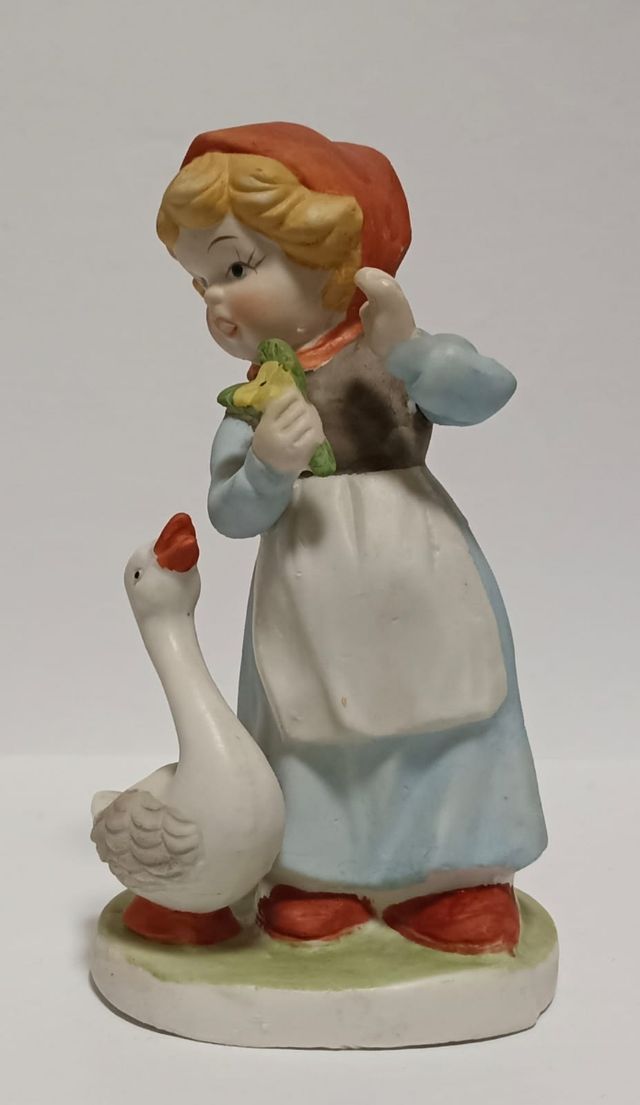 Figura Mujer Campo con Ganso Decorativas Años 70