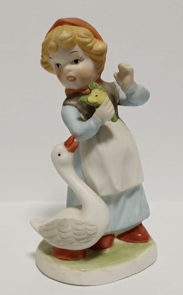 Figura Mujer Campo con Ganso Decorativas Años 70