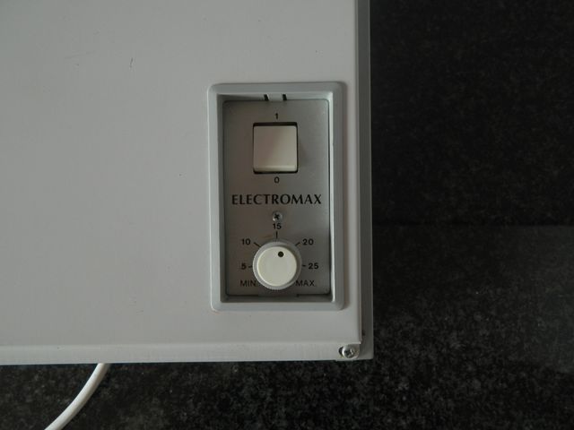 RADIATORE RISCALDATORE A MURO