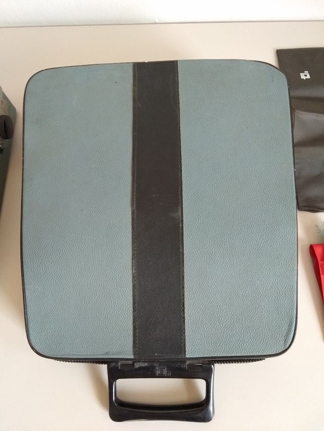 Máquina de escribir Olivetti lettera 32.