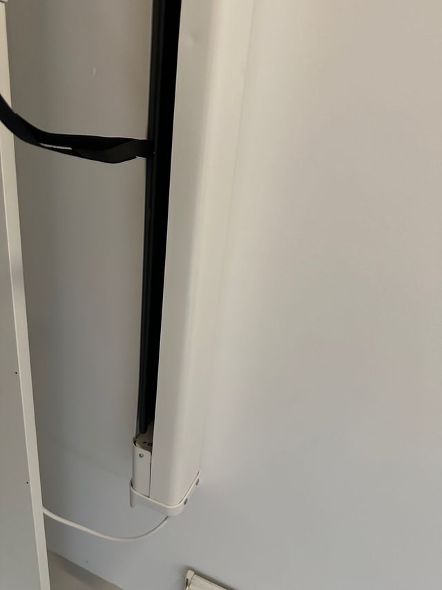 Schermo di proiezione elettrico a soffitto