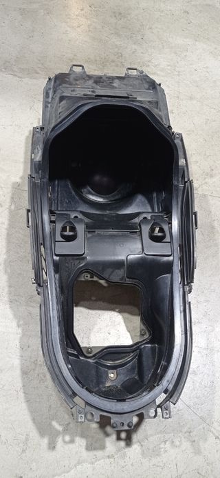 -Yamaha Majesty 400cc. Cofre