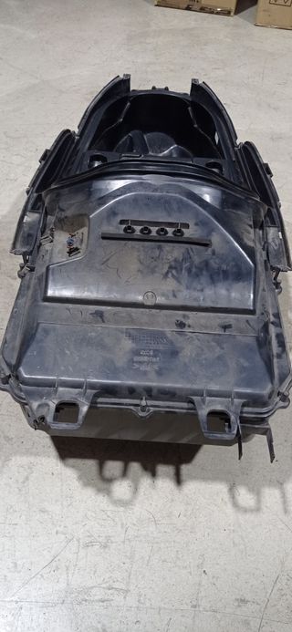 -Yamaha Majesty 400cc. Cofre