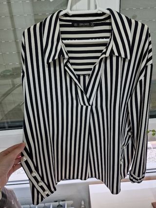Blusas rallas blanco negro Zara