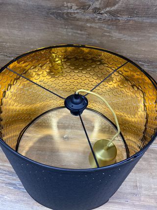 lamapara ikea negra/dorada 