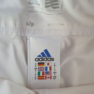 Falda adidas S muy amplia