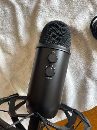 Microfono Blue Yeti USB + Soporte Radious III