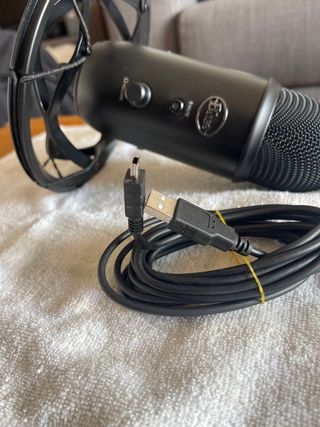 Microfono Blue Yeti USB + Soporte Radious III