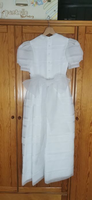Vestido de comunión de color blanco