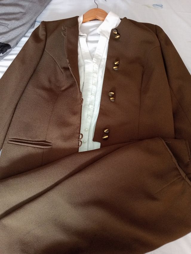 Traje de falda y chaqueta de señora