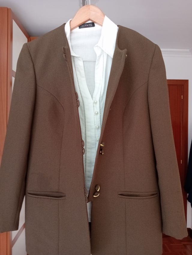 Traje de falda y chaqueta de señora