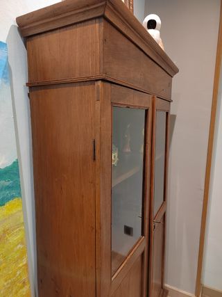 Mueble vitrina antiguo