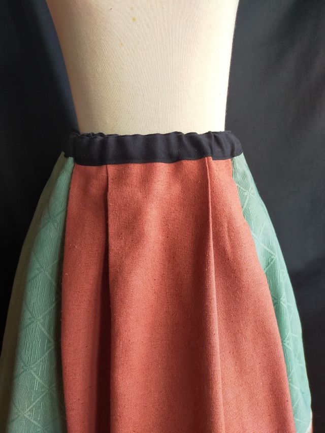 falda y delantal. 7-9