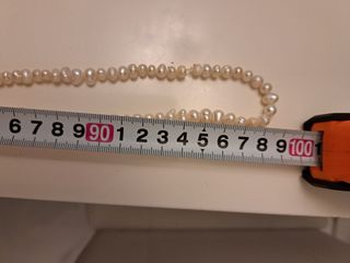 Collar de perlas reales está de moda 2024