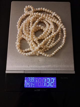 Collar de perlas reales está de moda 2024