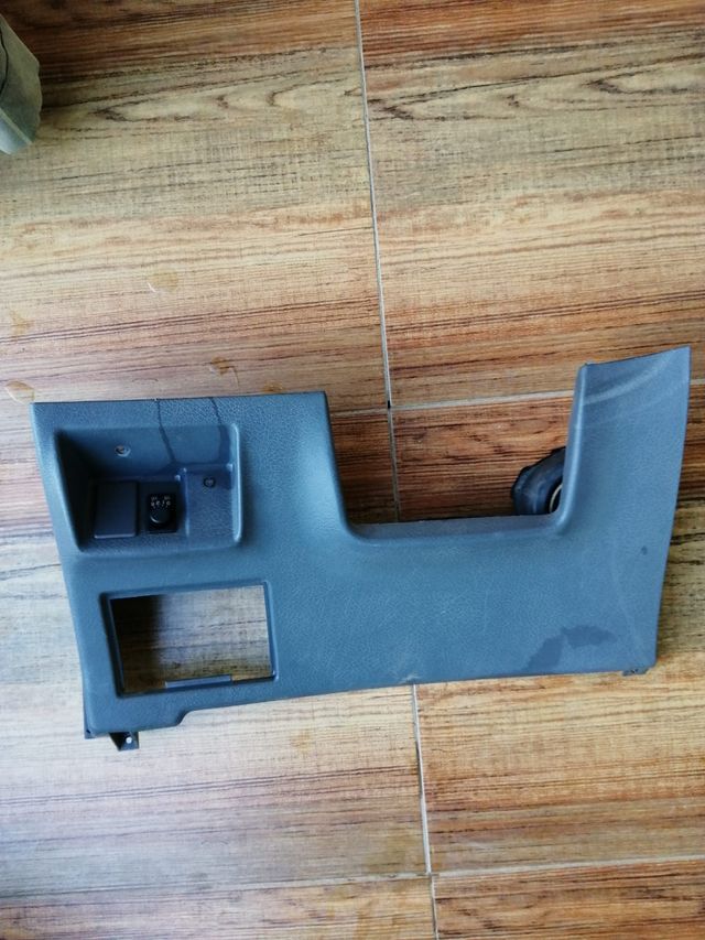 Pasta debajo del volante Nissan terrano