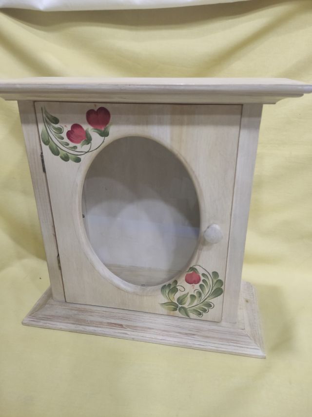 ARMARIO PEQUEÑO DECORADO A MANO 