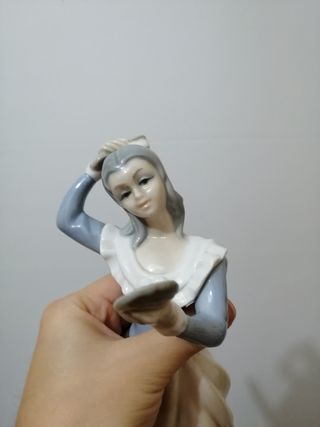 Figura de porcelana TENGRA