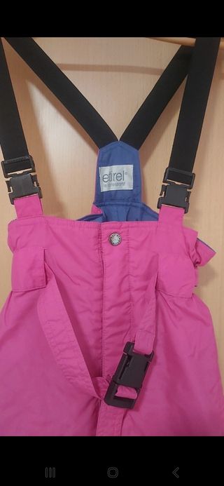 Mono esquí niña