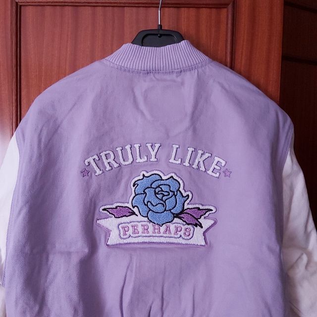 Bershka Cazadora Varsity (original 40€) de segunda mano por 10 EUR