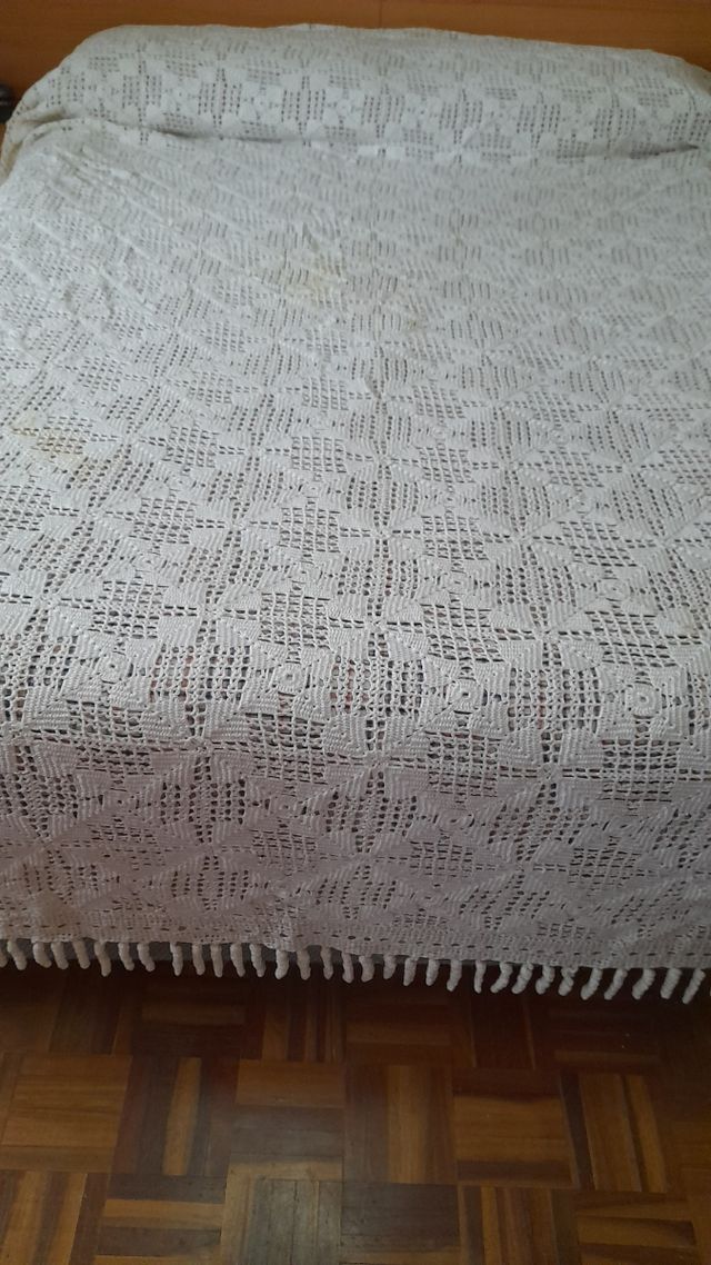 Colcha de ganchillo.