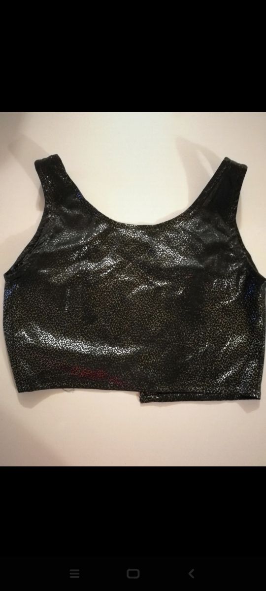 Top luccicante corto con bottoni