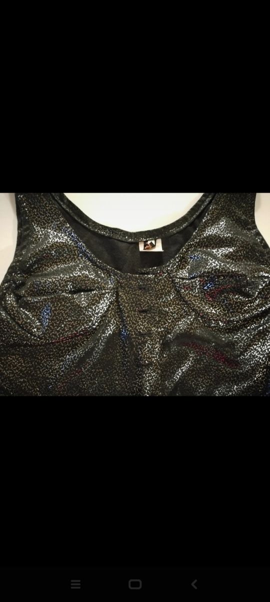 Top luccicante corto con bottoni