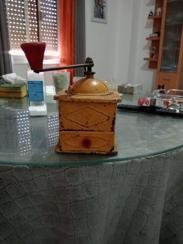 Molino de cafe antiguo