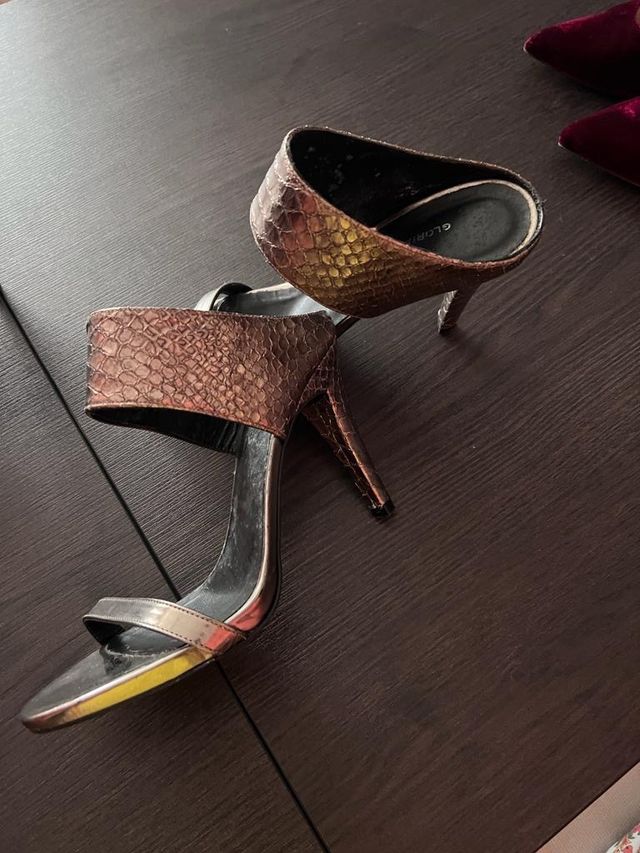 Sandalias con piel d cocodrilo N38 de gloria ortiz