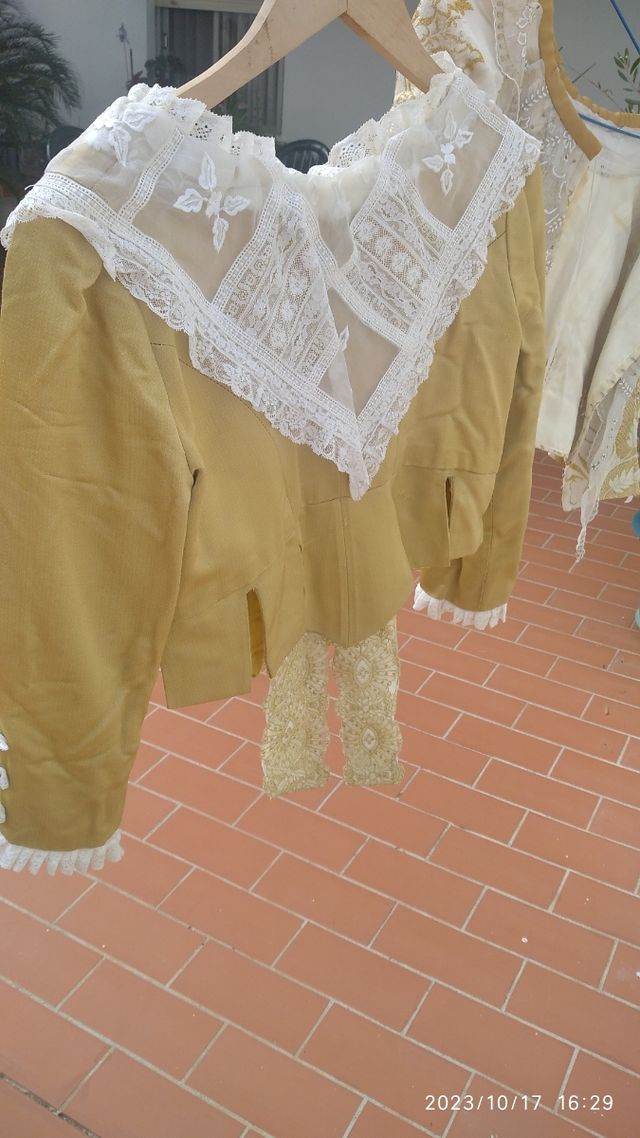 Corpiño de fallera, vendrá a ser una talla 14/xs